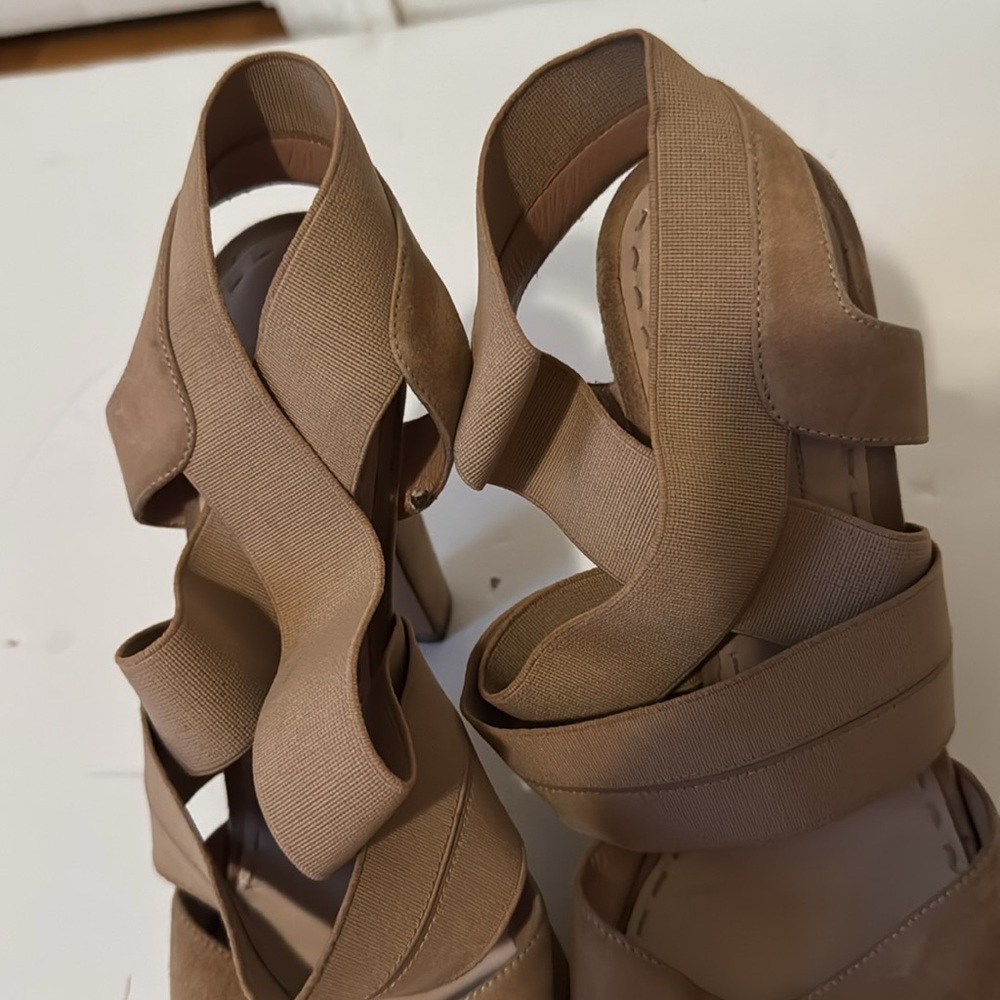 Prada heels - Picture 4 of 14